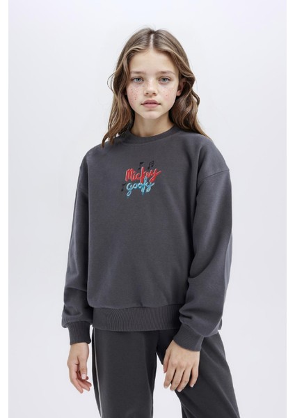 Kız Çocuk Disney Mickey Mouse &Friends Oversize Geniş Kalıp Kapüşonlu Sırt Baskılı Sweatshirt D4378A824WN modelleri