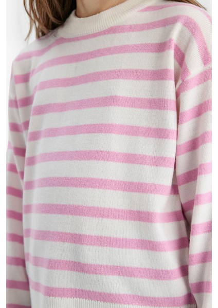 Kız Çocuk Standart Fit Bisiklet Yaka Çizgili Triko Kazak C6903A825AU fırsatları