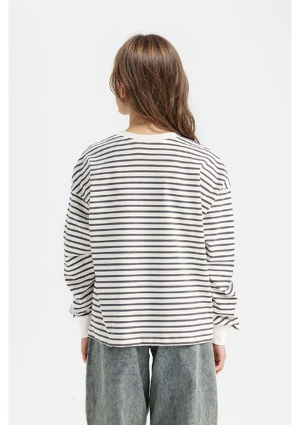 Kız Çocuk Relax Fit Bisiklet Yaka Çizgili Sweatshirt D6503A8NS indirimleri