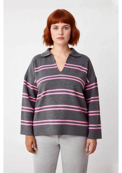 Kadın Polo Yaka Çizgili Akrilik Triko Kazak Relaxed Kalıbı Sayesinde Soğuk Havalara Şıklık Katıyor