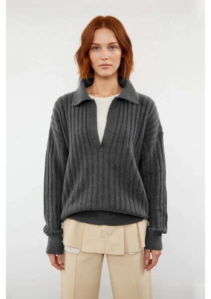 Kadınlara Özel Oversize Fitilli Triko Kazak Düşük Kol Polo Yaka Kış Sezonu Için Ideal Günlük Giyim