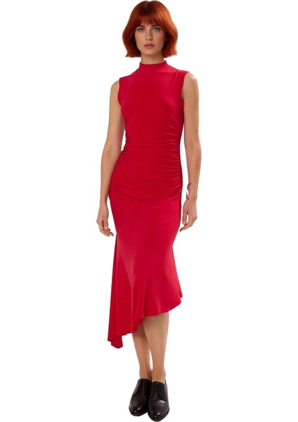 Kadın Midi Boy Abiye Elbise Skater Kalıp Dik Yaka Kolsuz Düz Desen Şık ve Zarif Görünüm Sunar