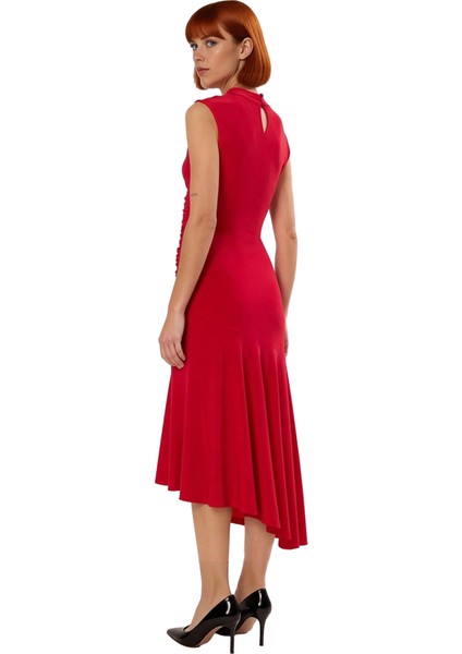 Kadın Midi Boy Abiye Elbise Skater Kalıp Dik Yaka Kolsuz Düz Desen Şık ve Zarif Görünüm Sunar fiyatları