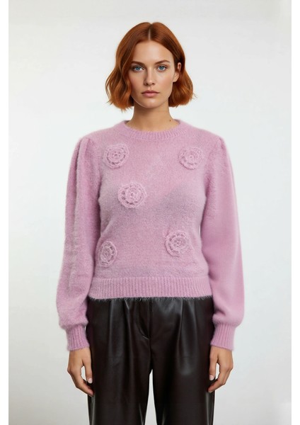 Kadın Regular Kesim Nakış Detaylı Polyester Triko Kazak Soğuk Havalarda Konforlu ve Modern Bir Stil