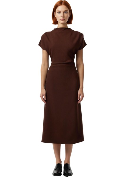 Kadınlar Için A Kesim Düz Desen Midi Elbise Düşük Kol ve Büzgü Detaylı Finike Dokuma Zarif