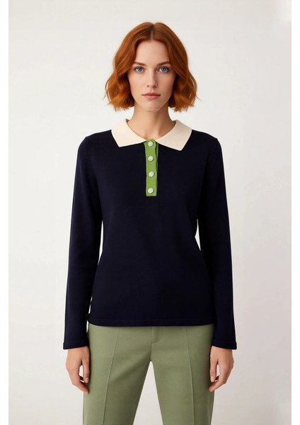 Kadın Triko Kazak Lacivert Renk Bloklu Polo Yaka Taş Düğmeli Soğuk Havalar Için Ideal Seçim