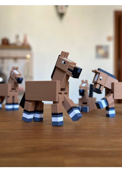 Minecraft Temalı At Figürü – Oyun Temalı Dekoratif Figür Fanart