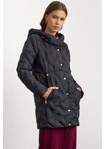 Kapüşonlu Cebi Fermuar Detaylı Desenli Şişme Mont Siyah 6394