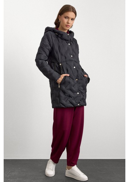 Kapüşonlu Cebi Fermuar Detaylı Desenli Şişme Mont Siyah 6394
