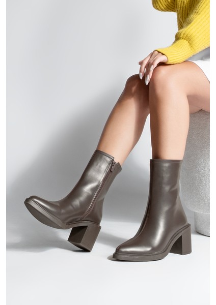Kadın Yandan Fermuarlı Dikiş Detaylı Günlük Topuklu Bot Lakos Kahve fiyatları