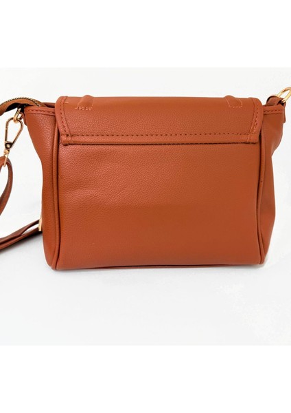 Çapraz Askılı Fermuar Detaylı Kadın Çantası Taba modelleri