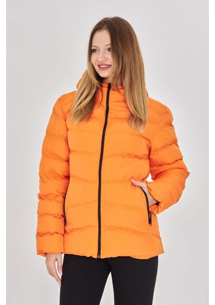 İçi Astarlı Su ve Rüzgar Geçirmez Cepli Kapüşonlu Kadın Mont