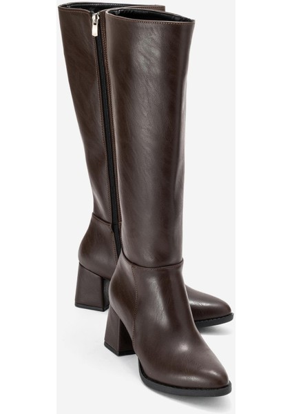 Sade Sivri Burunlu Topuklu Kadın Çizme Kahve Cilt