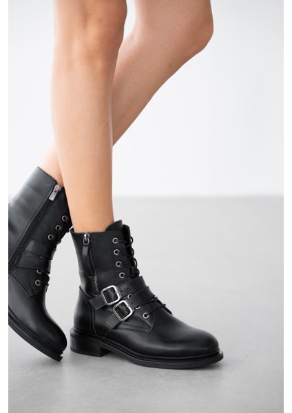 Davine Hakiki Deri Bağcık ve Toka Detaylı Yandan Fermuarlı Kadın Bot- Siyah