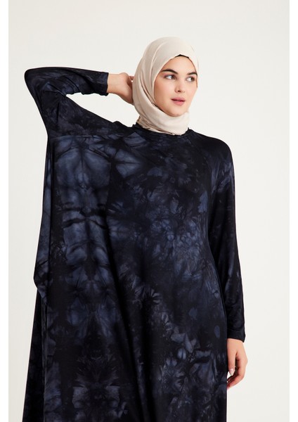 1220_Kadın Asimetrik Kesim Batik Desenli Plistre Tesettür Tunik