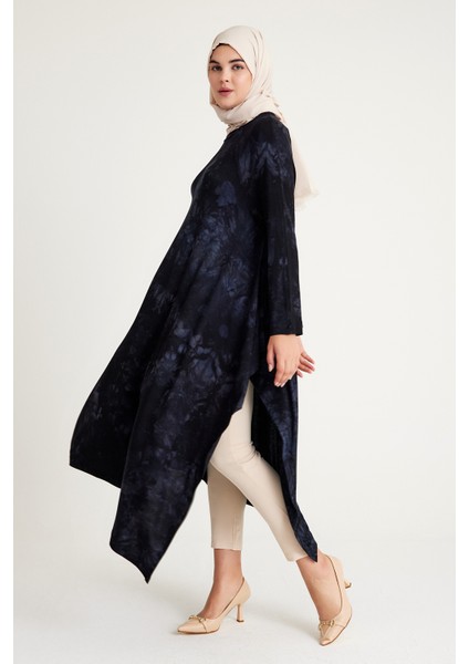 1220_Kadın Asimetrik Kesim Batik Desenli Plistre Tesettür Tunik