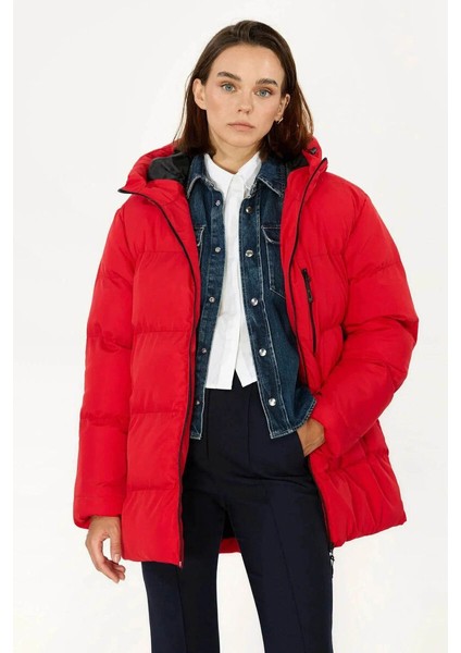 İçi Astarlı Su ve Rüzgar Geçirmez Cepli Kapüşonlu Kadın Mont