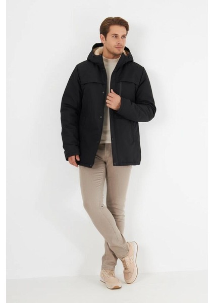 İçi Kürklü Su ve Rüzgar Geçirmez Cepli Kapüşonlu Erkek Mont