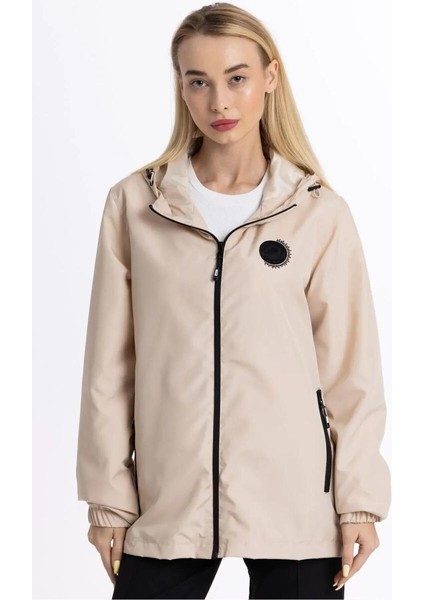 İçi Astarlı Su ve Rüzgar Geçirmez Cepli Kadın Yağmurluk