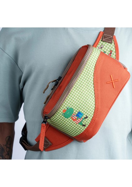 Turuncu Kurbağa Desenli Kanvas Unisex Göğüs ve Bel Çantası fiyatları