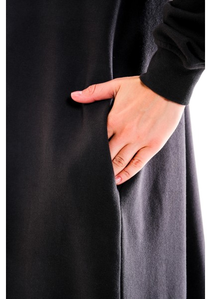 2274_KADIN Antrasit Gri Kapüşonlu Çıtçıtlı 3 Iplik Uzun Kap – Oversize Cepli Mevsimlik Tesettür Dış Giyim
