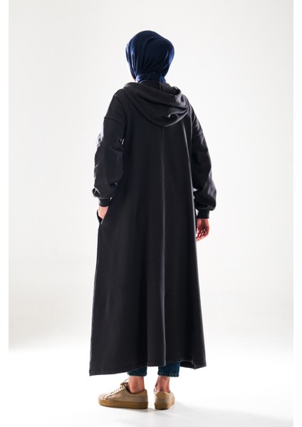 2274_KADIN Antrasit Gri Kapüşonlu Çıtçıtlı 3 Iplik Uzun Kap – Oversize Cepli Mevsimlik Tesettür Dış Giyim