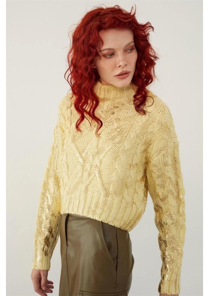 Sarı Dik Yaka Varak Baskılı Triko Kazak