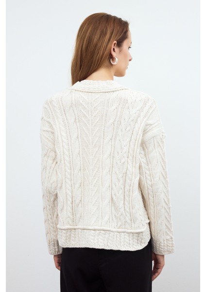 Bej Çoban Düğmeli Saç Örgülü Triko Hırka