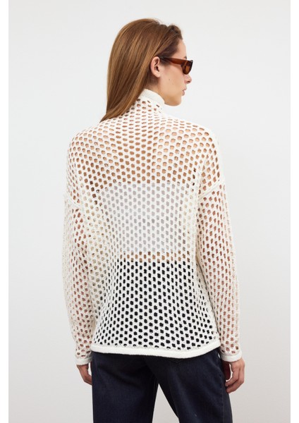 Ekru Delikli Triko Kazak