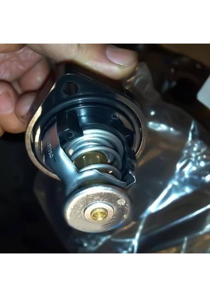 9650926280 1336Z2 Otomotiv Parçaları Motor Soğutucu Termostat Peugeot Ikiper Için Termostat Muhafazası 206 207 1007 Citroen C2 C3 (Yurt Dışından) fiyatları