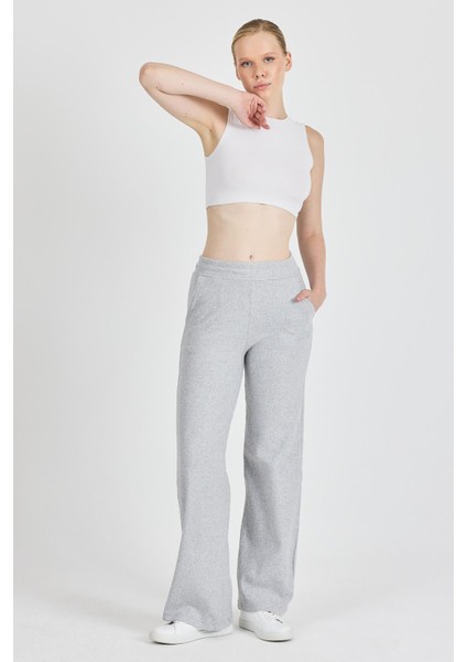Kadın Gri Yüksek Bel Bol Paça Kaşkorse Fitilli Cepli Pantolon Eşofman Altı modelleri