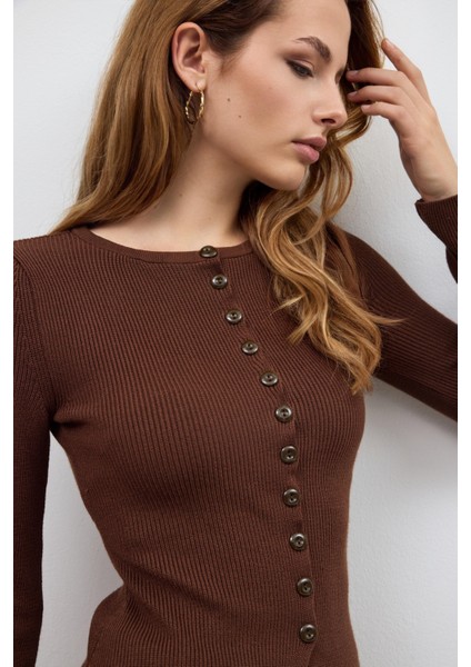 Kahverengi Önü Düğmeli Triko Bluz fırsatları