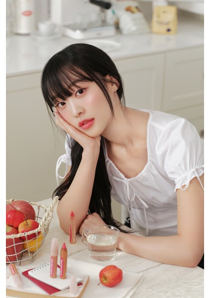 Kremsi, Kalem Şeklinde Renkli Dudak Balmı & Kalemtıraş CLIO Butter Balm Crayon 004 Modern Art Beige