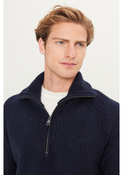 Regular Fit Dik Yaka Yarı Fermuarlı Triko Kazak Erkek Kazak L242496 410 fırsatları