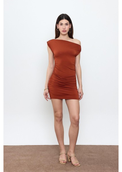 Kahverengi Büzgülü Mini Elbise