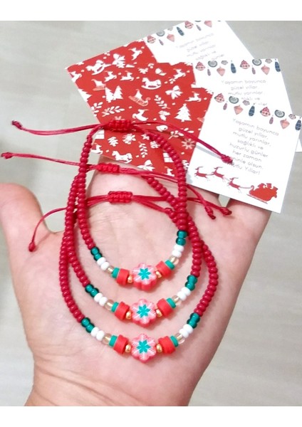 Üç Adet Yılbaşı Kartlı Fimo Çiçekli Çek Cam ve Fimo Boncuklu Yılbaşı Bileklik