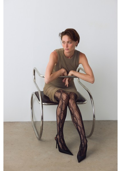 Siyah Yılan Desenli File Külotlu Çorap modelleri