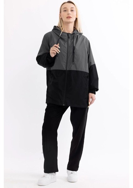 İçi Astarlı Su ve Rüzgar Geçirmez Cepli Kadın Yağmurluk