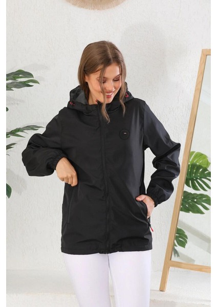 İçi Astarlı Su ve Rüzgar Geçirmez Cepli Kadın Yağmurluk