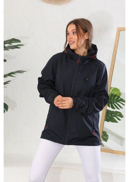 İçi Astarlı Su ve Rüzgar Geçirmez Cepli Kadın Yağmurluk