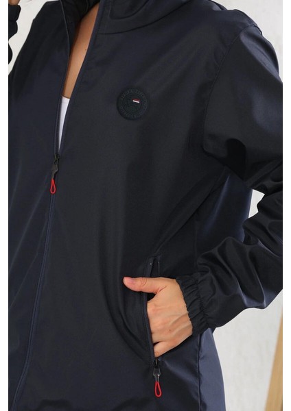 İçi Astarlı Su ve Rüzgar Geçirmez Cepli Kadın Yağmurluk