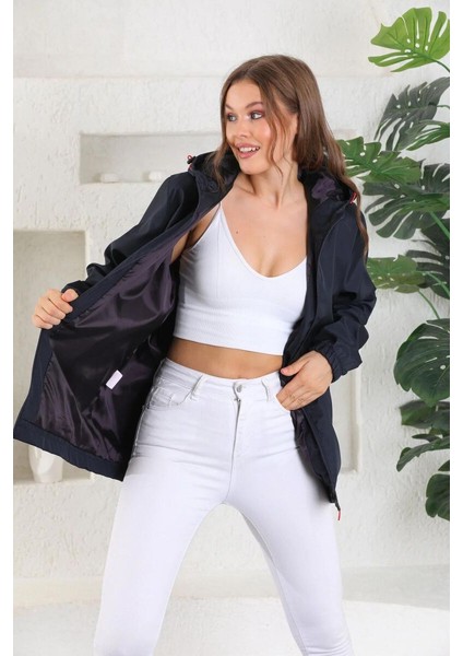 İçi Astarlı Su ve Rüzgar Geçirmez Cepli Kadın Yağmurluk