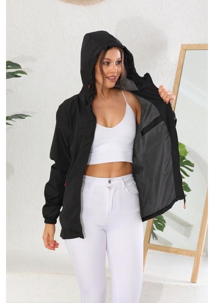 İçi Astarlı Su ve Rüzgar Geçirmez Cepli Kadın Yağmurluk
