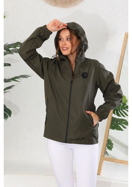 İçi Astarlı Su ve Rüzgar Geçirmez Cepli Kadın Yağmurluk