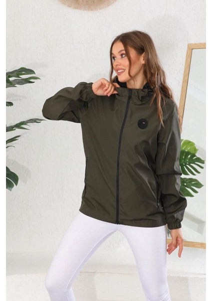 İçi Astarlı Su ve Rüzgar Geçirmez Cepli Kadın Yağmurluk
