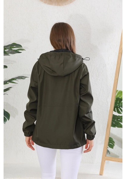 İçi Astarlı Su ve Rüzgar Geçirmez Cepli Kadın Yağmurluk