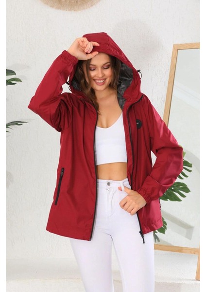 İçi Astarlı Su ve Rüzgar Geçirmez Cepli Kadın Yağmurluk