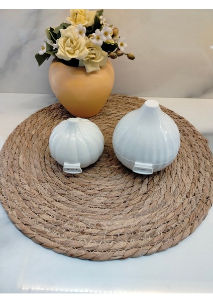 Justine Soğan ve Sarımsak Saklama Kutusu