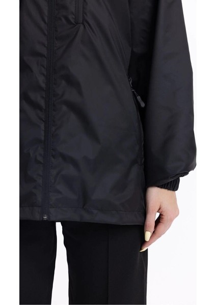 İçi Astarlı Su ve Rüzgar Geçirmez Cepli Kadın Yağmurluk