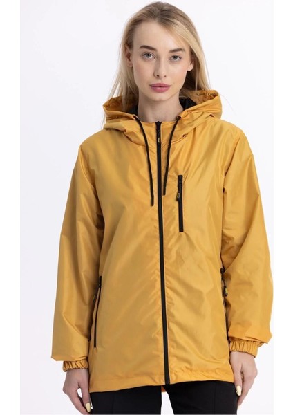 İçi Astarlı Su ve Rüzgar Geçirmez Cepli Kadın Yağmurluk
